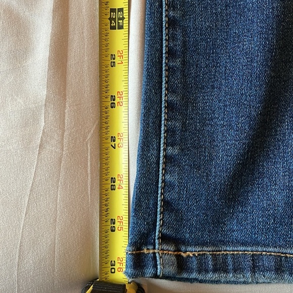 New Sneak peek blue jeans - Picture 8 of 9